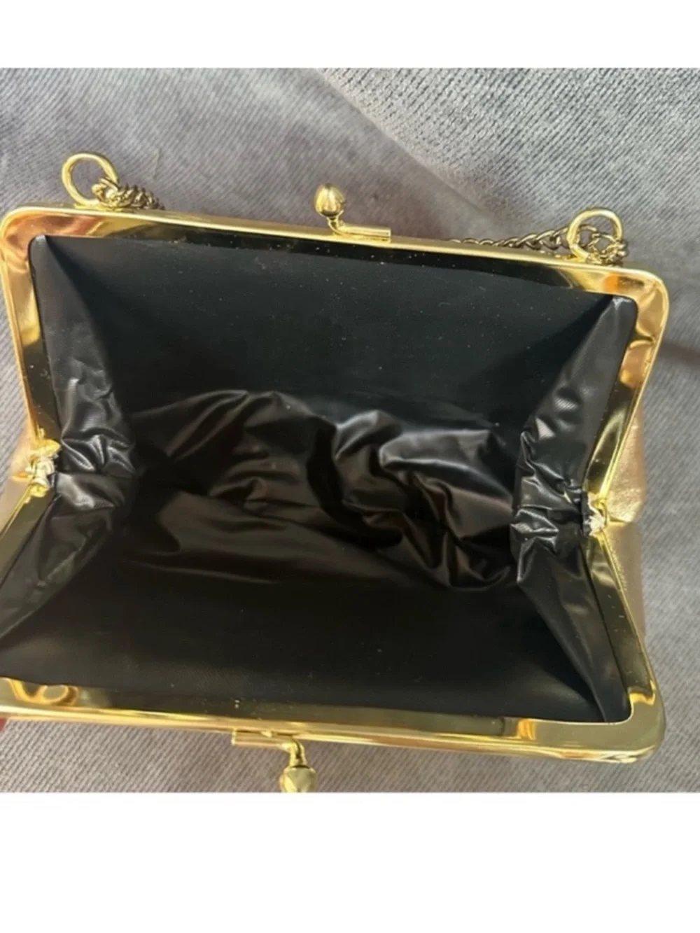 Vintage gold metallic handbag w/ chain strap